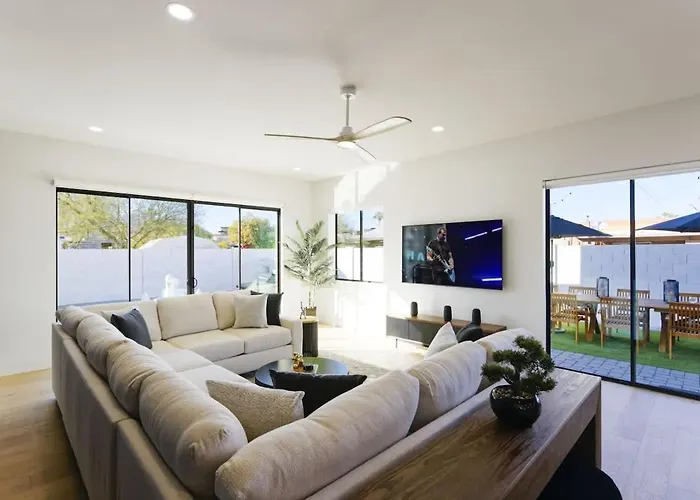 Luxe - Nouveau - Sparkling Pool - Walk To Old Town Holiday home