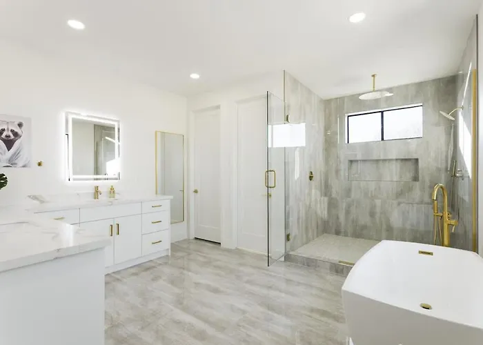 Luxe - Nouveau - Sparkling Pool - Walk To Old Town