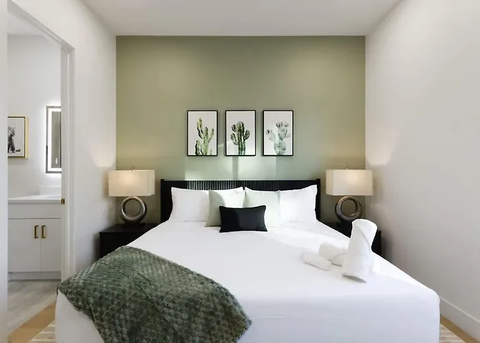 Holiday home Luxe - Nouveau - Sparkling Pool - Walk To Old Town *