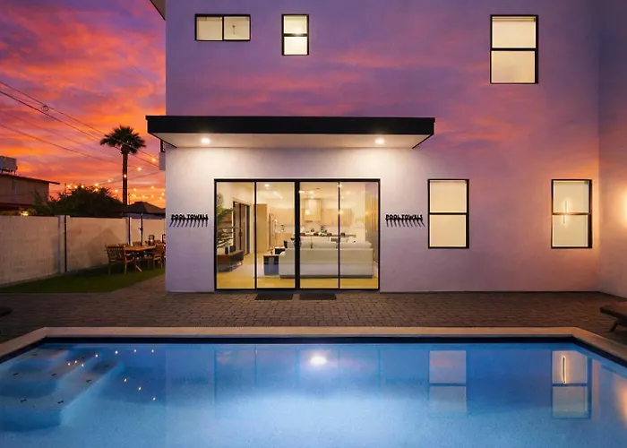 Luxe - Nouveau - Sparkling Pool - Walk To Old Town Holiday home *